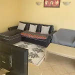 Bright, Central, 1-bed With Pool View شقة