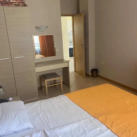 Bright, Central, 1-bed With Pool View *
