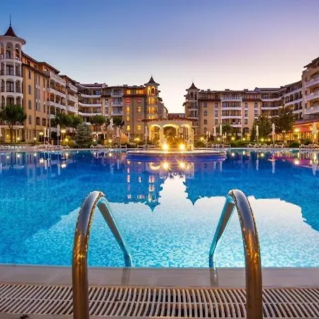 Bright, Central, 1-bed With Pool View